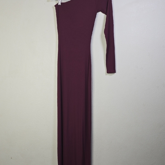 Skims Elegant Soft Longe One Shoulder Long Burgundy Dress Size Xs NwT. - Picture 3 of 10